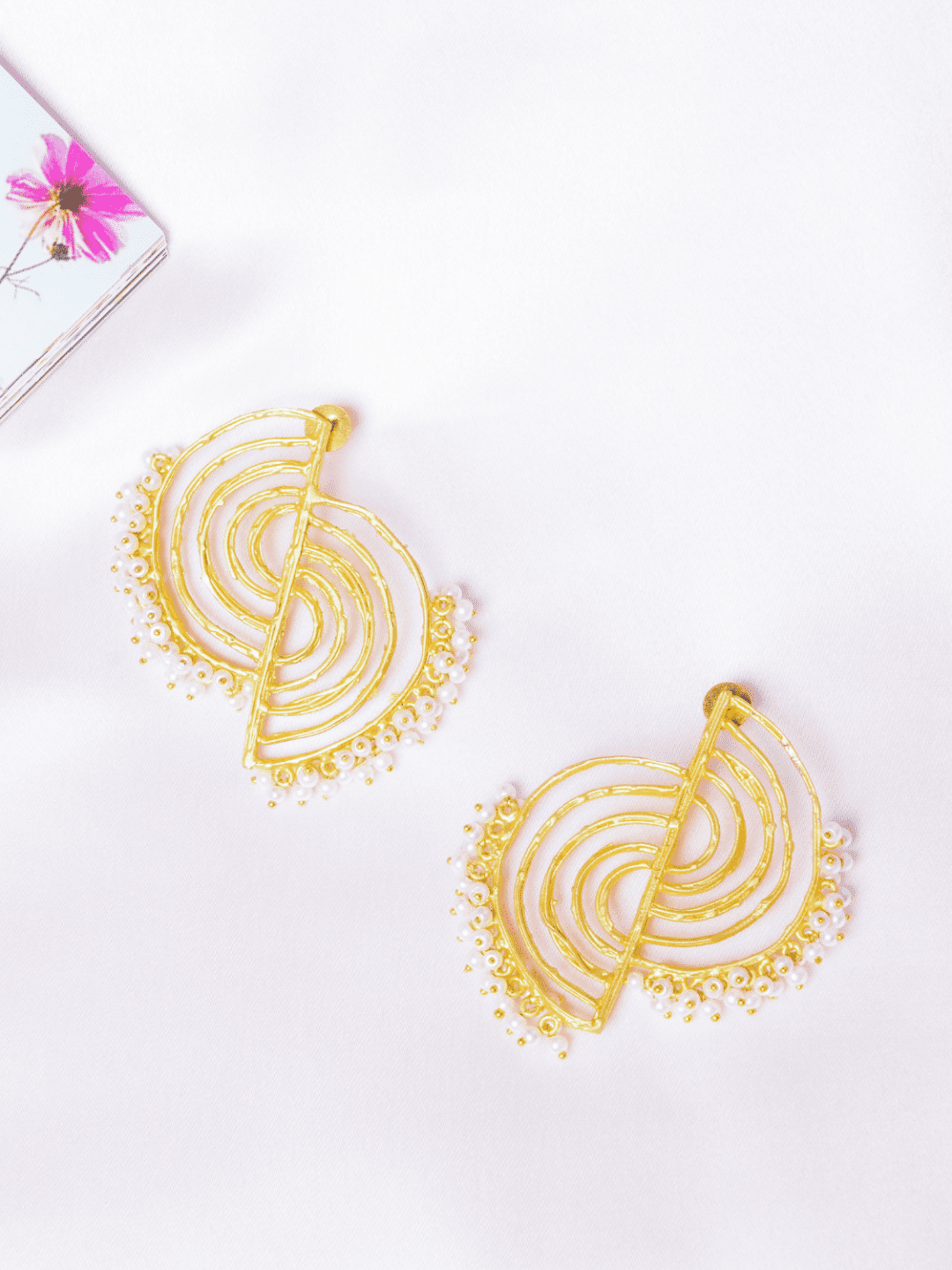 Half a Circle Pearl Earrings - QUEENS JEWELS